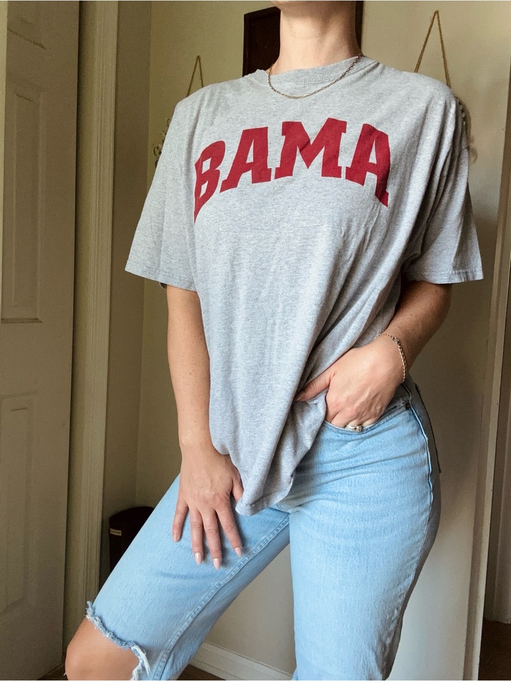 The perfect Vintage oversized Bama Gray Graphic Tee